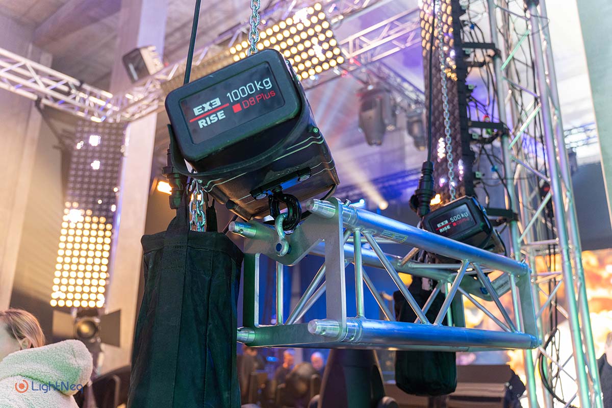 6. zastavení u Miloše - ukázka nového typu zavěšení 6. zastavení u Miloše - ukázka nového typu zavěšení