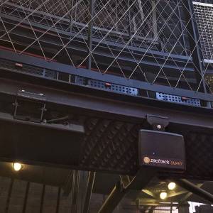 Systém Zactrack - sledování polohy herců, zpěváků, nebo kulis. V sále je několik takzvaných „kotev“, které pomocí UWB rádiové technologie sleduje polohu „trackerů“ a to ve třech osách s přesností na 5 centimetrů.